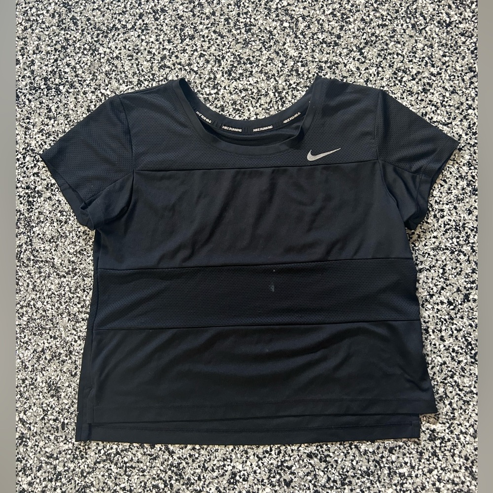 NIKE WOMENS DRI-FIT CROPPED WORK OUT TOP IN PERFECT CONDITION, SIZE MEDIUM